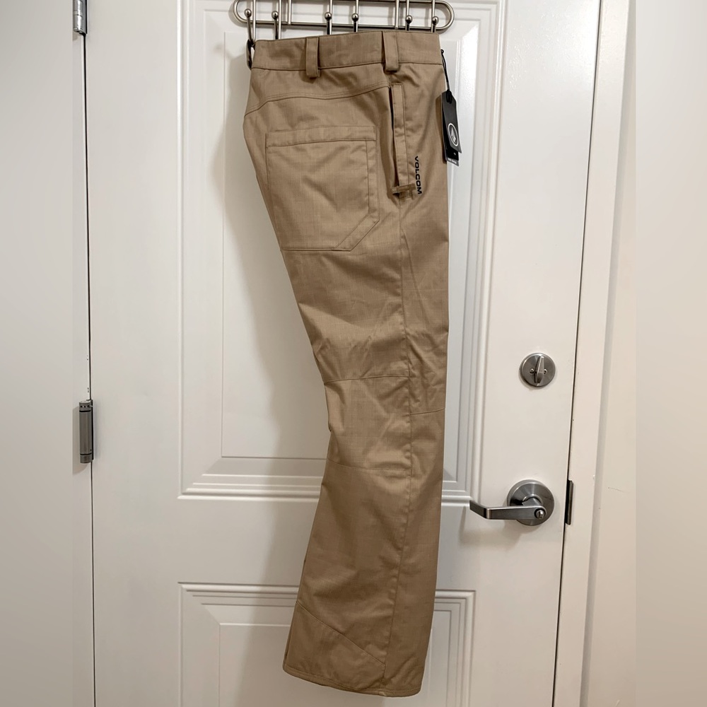 Volcom Klocker Ski/Snowboard Pants. Slim fit. Tan texture color. Large.